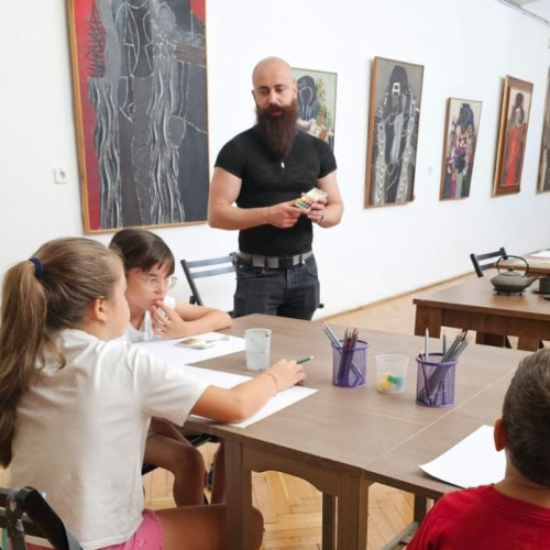 muzeul de artă Constanța promovează dialogul intercultural prin atelier de pictură pentru copii