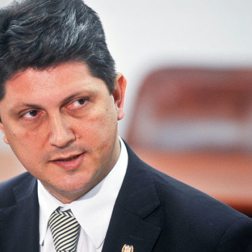 Titus Corlatean anunță candidatura la șefia PSD în contextul tensiunilor politice din interiorul partidului