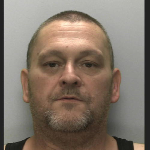 Un bărbat din Marea Britanie, care și-a găsit fosta parteneră moartă pe canapeaua din sufragerie și a lăsat-o acolo timp de cel puțin doi ani, a fost condamnat la 14 luni de închisoare, relatează digi24.ro.