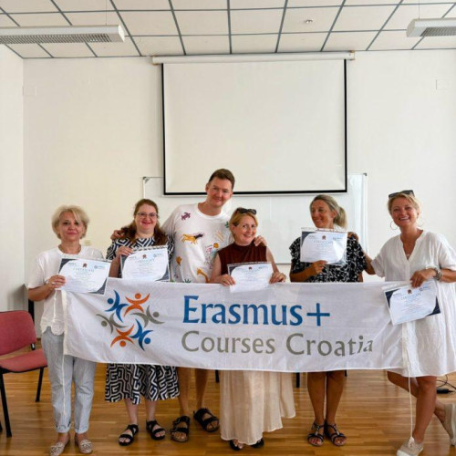 Patru profesori de la școala gimnazială nr. 11 din Botoșani au participat recent la un curs de formare în Dubrovnik, Croația, în perioada 28 iulie - 1 august 2025. Evenimentul a fost parte a programului Erasmus+ KA1 - Educație școlară, care este finanțat de Uniunea Europeană.