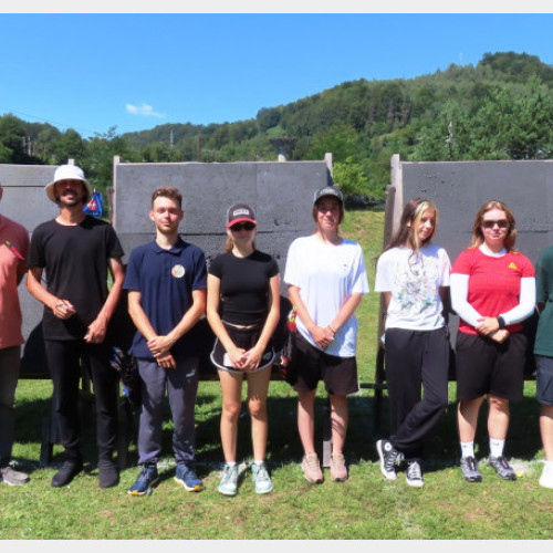 Clubul sportiv „Crisul” Oradea a obținut rezultate excelente la Campionatul Național de tir cu arcul pentru juniori și seniori de la Aninoasa, unde a câștigat în total opt medalii, dintre care patru de aur, trei de argint și o medalie de bronz. Participanții de la acest campionat au fost majoritar reprezentanți ai cinci cluburi din țară, printre care și SCM Deva, CSA Steaua București și C.S. Menumorut Biharia, notează crisana.ro.