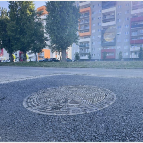 lucrări de înlocuire a capacelelor de canalizare pe strada onestilor