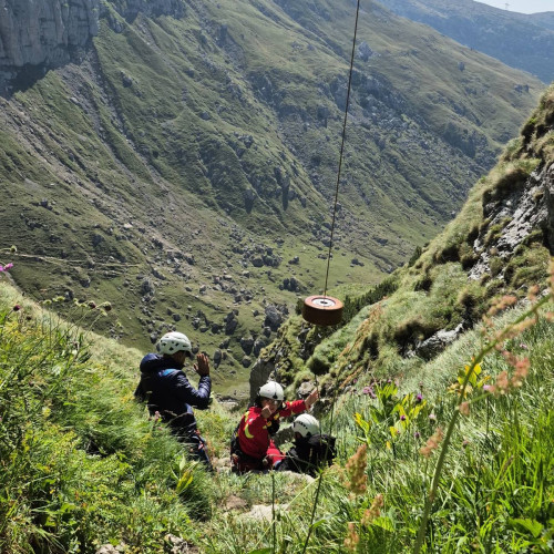 salvare aeriană pentru un bărbat de 73 de ani în zona montană a județului dambovița