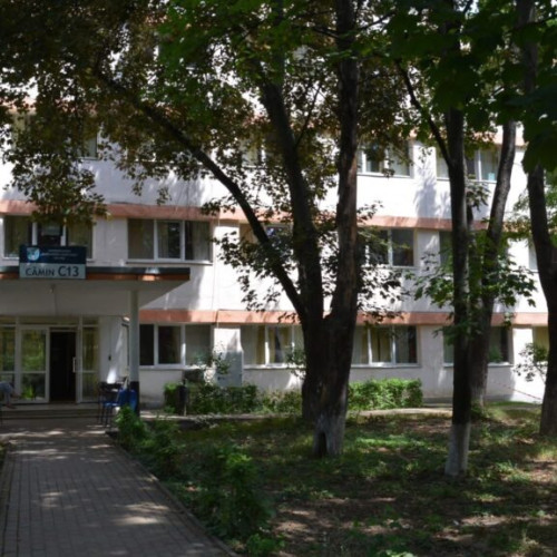 „Universitatea „Alexandru Ioan Cuza” din Iași modernizează două cămine cu panouri solare”