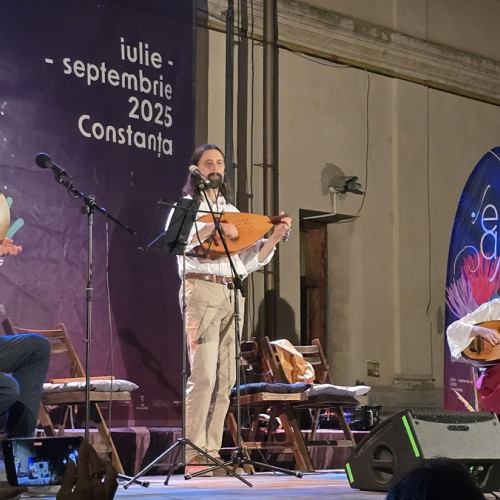 grup de muzică tradițională românească, cu instrumente vechi și rar folosite, participă la SEAS în Constanța