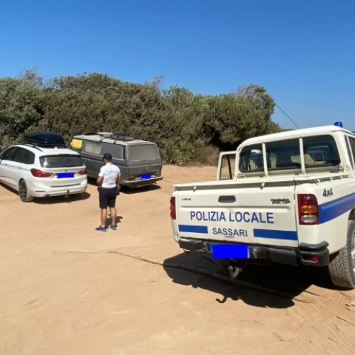 Un copil de 4 ani al unor români a murit în Italia, după ce a fost lăsat câteva ore în mașină la soare. Potrivit newsbv.ro, tragicerea s-a petrecut în timpul unei vacanțe în Sardinia, iar minorul a fost găsit în stare inconștientă în autoturism, parcat la soare, miercuri trecută.