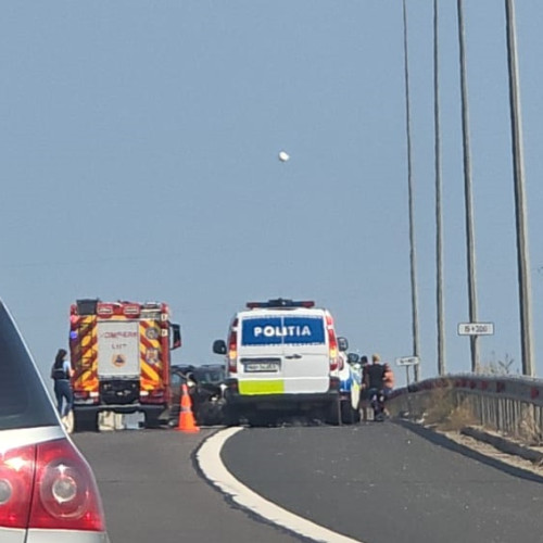 Accident pe A4 între un TIR și o dubiță, o persoană rănită