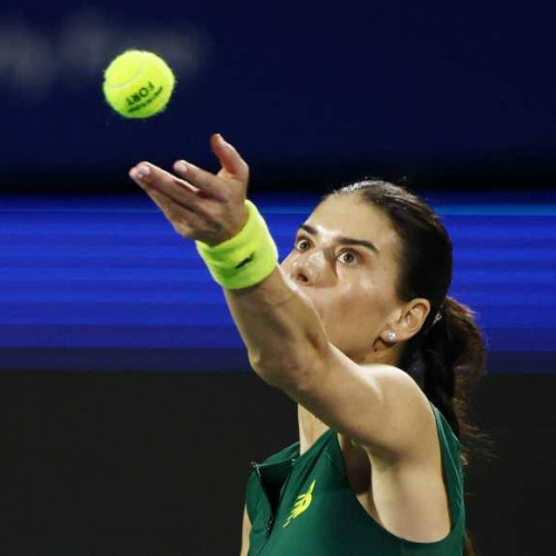 Sorana Cîrstea continuă să lase o impresie puternică pe teren, în ciuda faptului că sezonul actual pare să fie unul complicat pentru ea. Jucătoarea din Târgoviște s-a calificat în optimile turneului WTA 1000 de la Cincinnati, după o partidă dificilă cu chinezoaica Yue Yuan, pe care a învins-o în trei seturi, scor 6-7 (2), 6-4, 6-4, după aproape trei ore de joc.