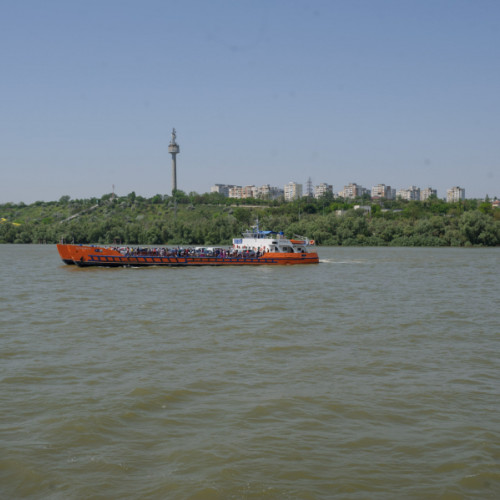 traversarea Dunării cu bacul între Galați și Tulcea va fi suspendată miercuri după-amiază
