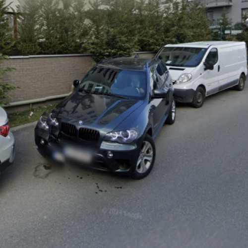 Trafic blocat temporar pe strada Nicolae Steinhardt din Cluj din cauza autoturismelor parcate neregulamentar