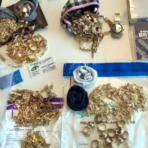 Mai mulți români, arestați în Olanda pentru escrocherii cu bijuterii și sume mari de bani