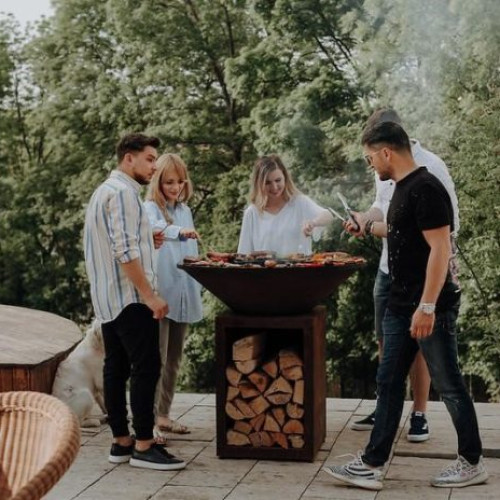 Conexiuni autentice în aer liber cu OFYR: de la foc la bucătărie la relații umane