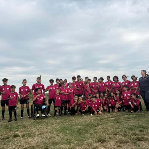 greu de scris: echipamente sportive noi pentru 120 de copii din roman