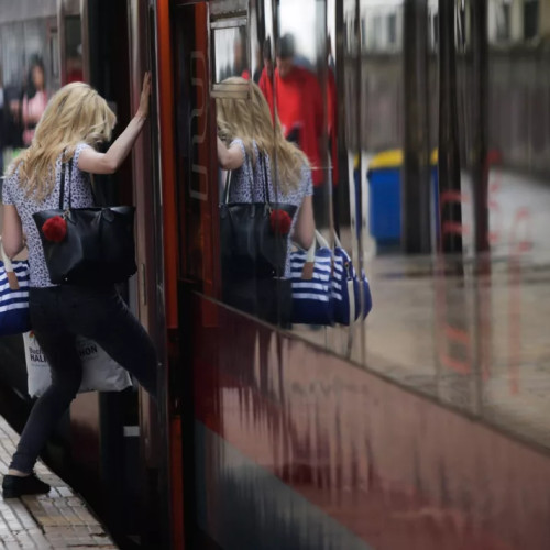 CFR Călători suplimentează capacitatea de transport pentru zilele de trafic intens din minivacanța de Sfânta Maria