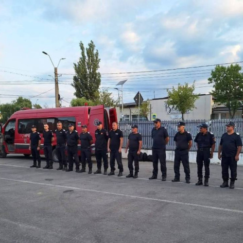 echipaje de pompieri din dambovița, aflați în misiune în suceava, sprijină localitățile afectate de inundații