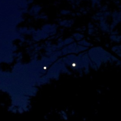 Obiecte luminoase pe cer: populația din anumite regiuni a raportat fenomene neobișnuite