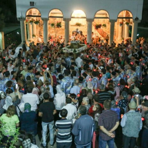 procesiune religioasă de sărbătoarea adormirii maicii domnului la râmnicu săt