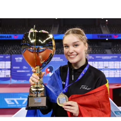 Elena Adriana Zaharia, o tinere sportivă talentată de la CSM Constanța, visează la medalii olimpice în tenis de masă