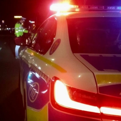 Barbat din Moineşti, prins de poliţişti cu permisul anulat şi alcool la bord