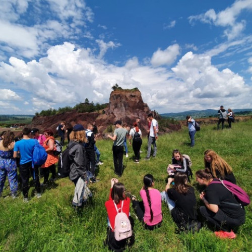 a VIII-a ediție a Zilei pietrei la Racos: festival cultural cu concerte, ateliere și proiectii de film