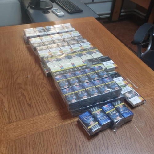 Peste 3.000 de țigarete, descoperite de poliție în Parcul Păsărilor