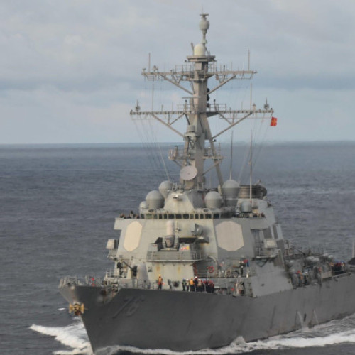 China avertizează și alungă un distrugător american în Marea Chinei de Sud