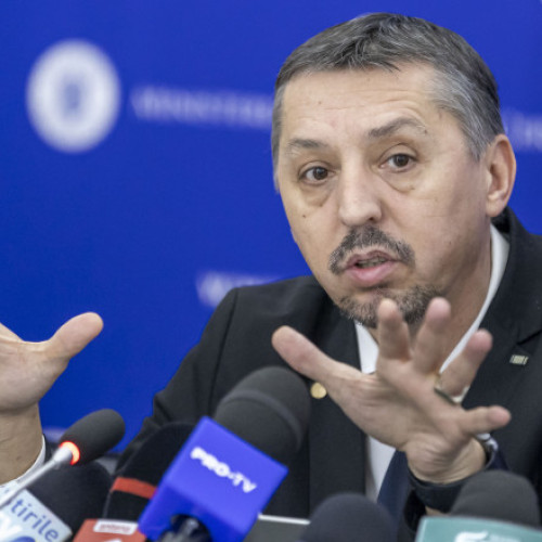 Peste 1.500 de specialiști lucrează la noile programe școlare pentru liceu, a anunțat ministrul Educației, Daniel David. Reforma curriculumului urmărește crearea unor conținuturi mai simple și mai relevante, inspirate din modele europene, cu accent pe aplicarea competențelor în viața de zi cu zi. Potrivit lui Daniel David, aprobare pentru grupurile de lucru a fost semnată după selecția făcută prin apel public în 2021, ținând cont de criterii precum pregătirea profesională, experiența în proiectarea curriculumului și activitatea la catedră.