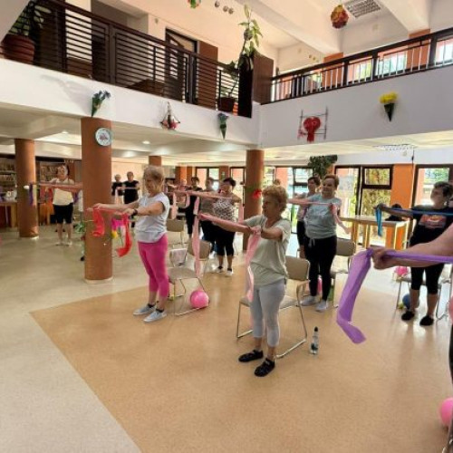 Senioarele din Baia Mare își petrec diminețile într-un mod activ și plin de veselie