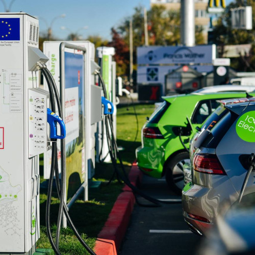 Comuna Vulcana-Pandele implementează proiecte pentru infrastructură de vehicule electrice