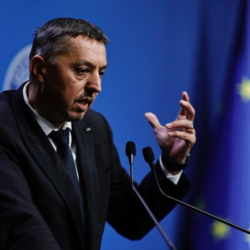 se vor realiza noile programe de studiu pentru licee, a anunțat ministrul educației, Daniel David. Potrivit acestuia, peste 1.500 de specialiști lucrează la dezvoltarea acestor programe, cu scopul de a îmbunătăți formarea elevilor. Fostul rector al universității Babeș-Bolyai Cluj a semnat un document pentru aprobarea grupurilor de lucru care vor elabora curriculul pentru disciplinele din liceu. Conform spuselor sale, aceste grupuri vor folosi ca bază selecția din 2021, care a avut în vedere criterii precum pregătirea profesională și proiectarea curriculumului.