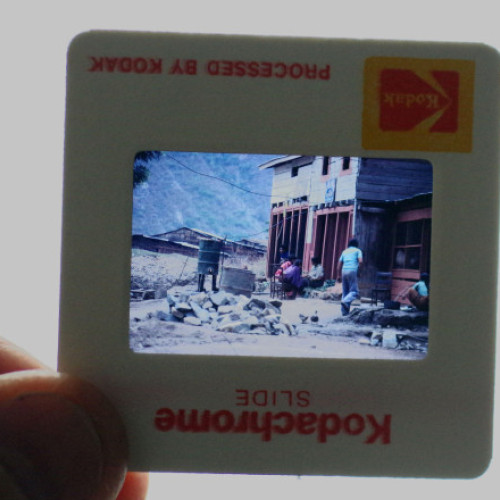 Kodak, compania care a dominat fotografia timp de peste un secol, pentru prima dată în istorie riscă să dispară, notează digi24.ro. Creată în anii 1880 de George Eastman, această marcă istorică s-ar putea închide din cauza problemelor financiare grave.