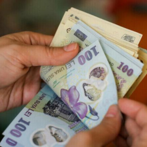 Salariul mediu net din România a ajuns la 5.539 lei în iunie 2025, în creștere cu 31 lei față de luna mai, adică +0,6%, potrivit datelor publicate de Institutul Național de Statistică (INS). Salariul mediu brut a fost de 9.246 lei, marcând o creștere similară de 0,6%.