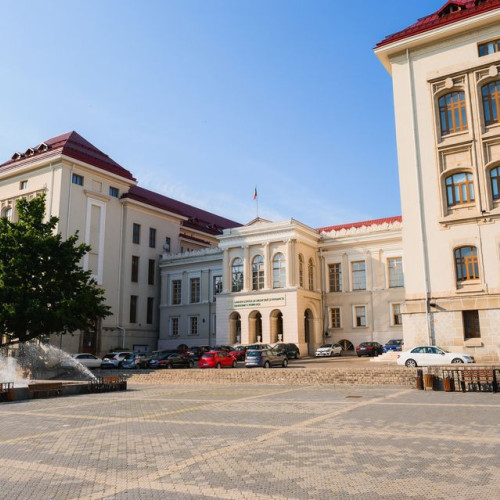 Universitatea de Medicină și Farmacie "Grigore T. Popa" din Iași a inaugurate acum o nouă unitate educațională, numită "Școala din spital - UMF Iași". Potrivit unui comunicat, această inițiativă este destinată copiilor și elevilor care din cauza unor probleme de sănătate nu pot frecventa școala în mod obișnuit.