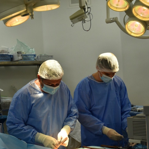 echipă medicală de la spitalul militar din sibiu a realizat o intervenție dificilă pe o pacientă cu boala Friedreich