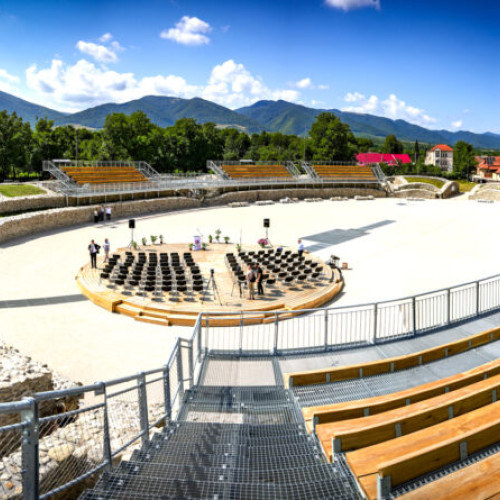 Proiectul de restaurare a amfiteatrului roman de la Ulpia Traiana Sarmizegetusa, contestat de critici