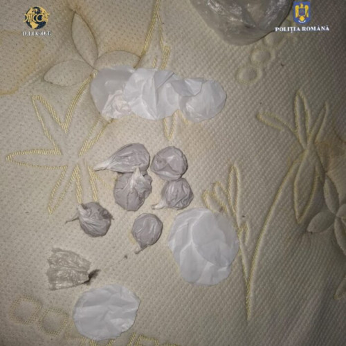 Femeie de 66 de ani, acuzată de trafic de droguri de mare risc