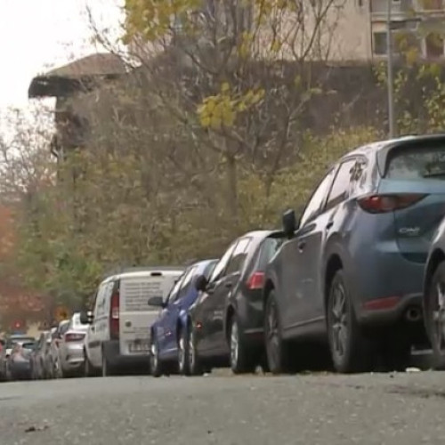 Echipajele poliției locale acționează pentru reducerea parcărilor neregulamentare în București