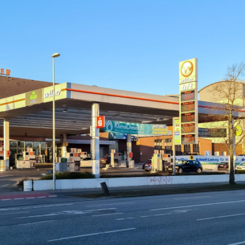 familie din Germania uită băiatul cel mic în Austria, după o oprire la o benzinărie