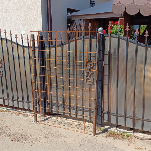 Primarul din Truşeşti blochează accesul într-un restaurant, patronul cere sprijinul poliției