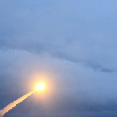 Rusia ar putea testa o nouă rachetă nucleară de croazieră, numită Burevestnik sau &quot;Skyfall&quot; după codificarea NATO, conform unor cercetători americani și unui reprezentant al unui serviciu secret occidental, citați de Reuters. Potrivit specialiștilor, testul ar urma să fie realizat în curând, în contextul întâlnirii programate între Vladimir Putin și Donald Trump în Alaska, pentru discuții despre războiul din Ucraina.