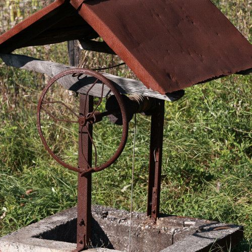 Avarie în distribuția apei în Neamț din cauza contaminării cu E-coli și coliformi