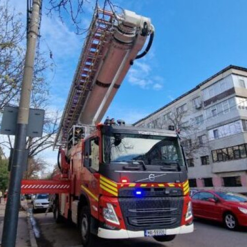 Foc pe strada Dobrila Eugeniu: echipe mari de intervenție în acțiune
