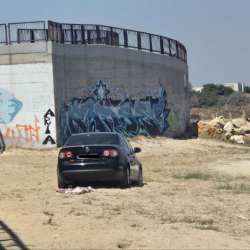 Mașină blocată pe plajă și amendată de poliție în Constanța