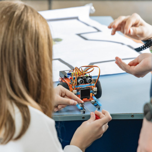 Fundatia Comunitara Galati lansează cea de-a V-a ediție a programului Stiintescu pentru suportul inițiativelor educaționale