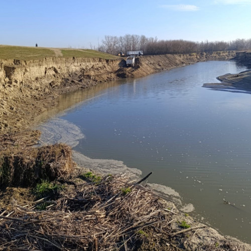 Agenția Administrativă Bazinală de Apă Prut-Bârlad a semnat contracte pentru studii de fezabilitate privind patru proiecte importante pe cursurile de apă din județul Galați. Potrivit site-ului viata-libera.ro, aceste studii vizează zonele din deltele râurilor Siret și Prut, pentru identificarea celei mai bune soluții de intervenție.