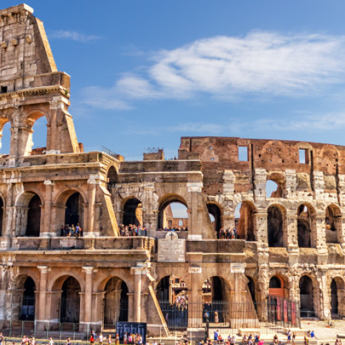 Zeci de mii de acte de identitate furate de pe serverele unor hoteluri din Italia, scoase la vânzare pe dark web