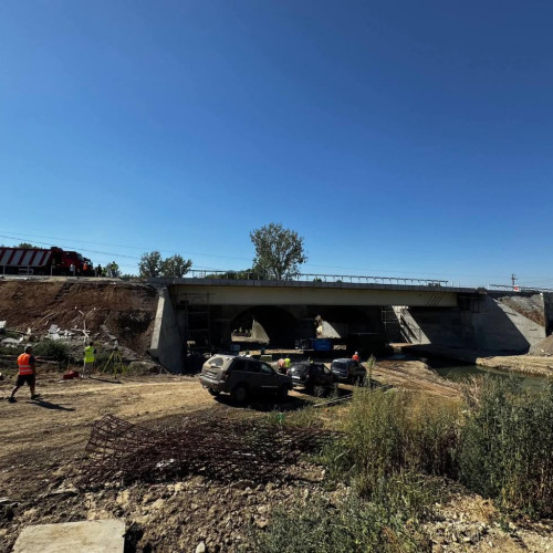 Podul din comuna Lunguletu, de pe DN7 Baldana-Titu, a trecut cu succes testele de rezistență