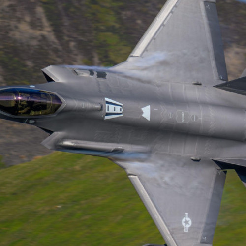 Aliati ai SUA reacționează la tarifele punitive, afectând achizițiile militare de înaltă tehnologie