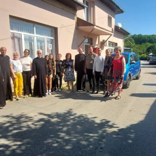 preoți din mai multe parohii din județul Dâmbovița au donat produse igienico-sanitare pentru centrul social din Gura Ocnitei
