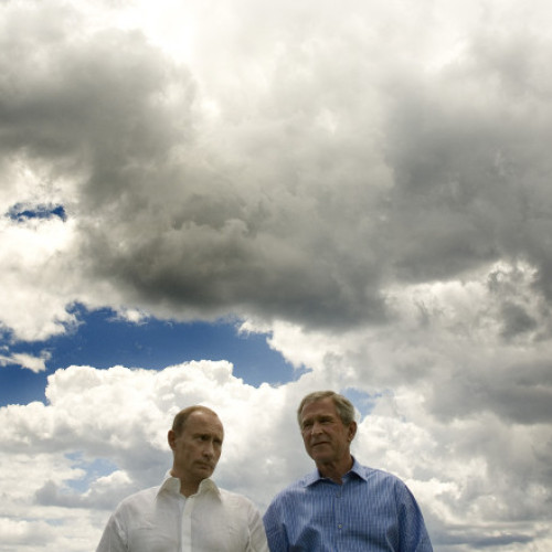 Vladimir Putin, primul lider rus care vizitează Alaska, un teritoriu cumpărat de Moscova de la Statele Unite în 1867 pentru 7,2 milioane de dolari, a atras atenția internațională. Potrivit Digi24, această vizită marchează o premieră pentru un președinte rus, deși Putin a mai făcut în trecut mai multe vizite oficiale în SUA, în calitate de lider al Rusiei.